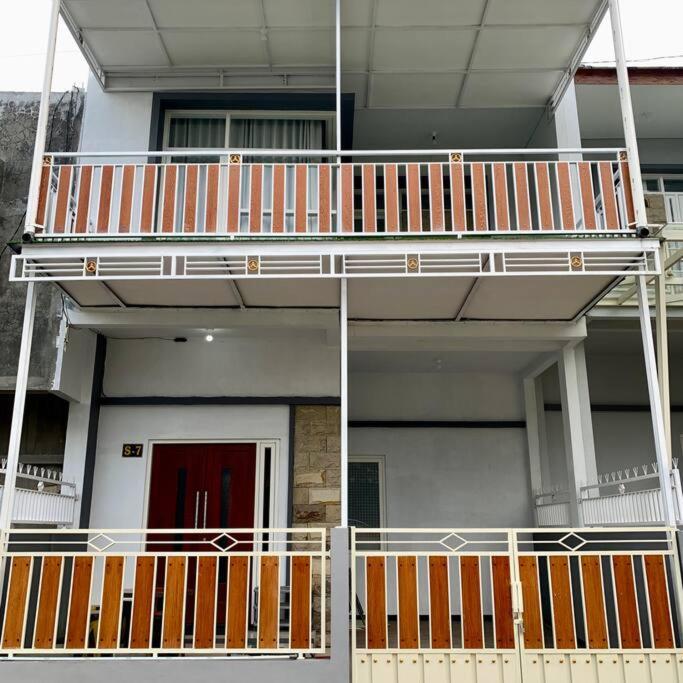 Kayz Villa Batu Dengan Kolam Renang Pribadi ภายนอก รูปภาพ