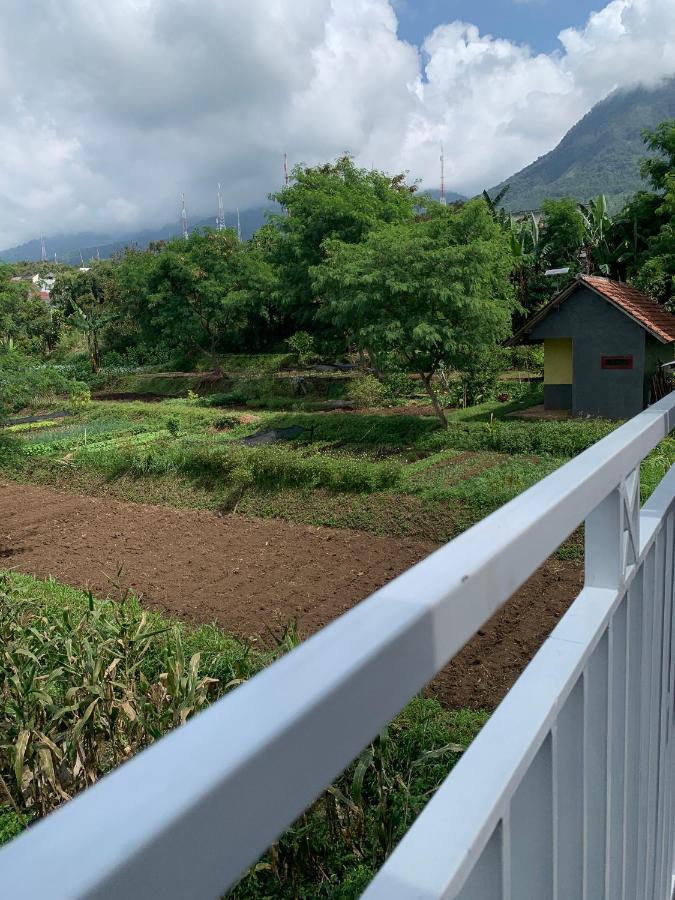 Kayz Villa Batu Dengan Kolam Renang Pribadi ภายนอก รูปภาพ
